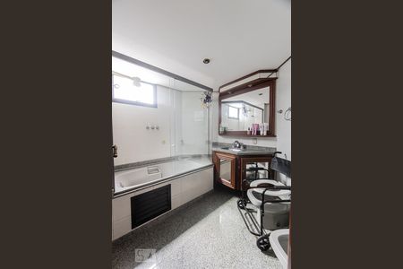 Apartamento à venda com 170m², 4 quartos e 2 vagasBanheiro Suite 1