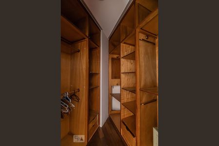 Apartamento à venda com 170m², 4 quartos e 2 vagasCloset Suite 1