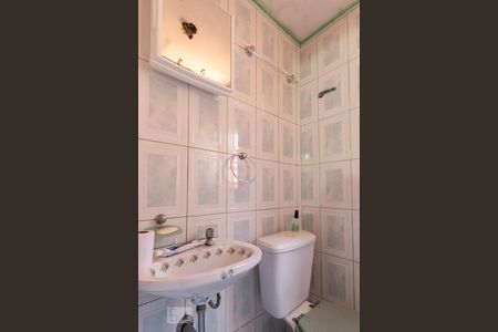 Banheiro de kitnet/studio à venda com 1 quarto, 50m² em Vila Universitária, São Paulo