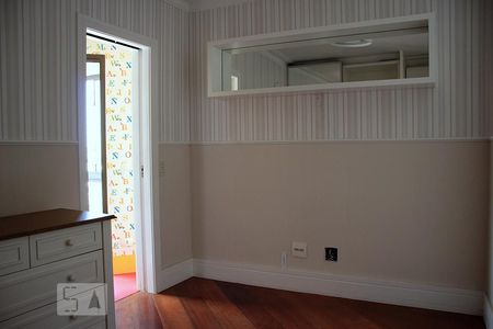 Apartamento à venda com 211m², 5 quartos e 3 vagasQuarto 2 