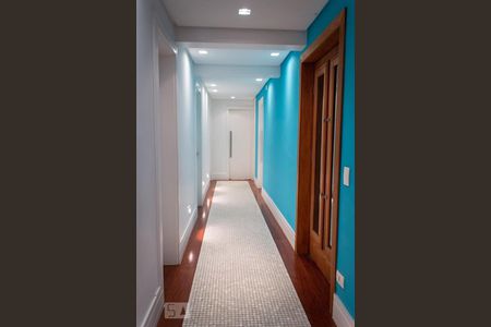 Apartamento à venda com 211m², 5 quartos e 3 vagas Apartamento à venda com 211m², 5 quartos e 3 vagasCorredor