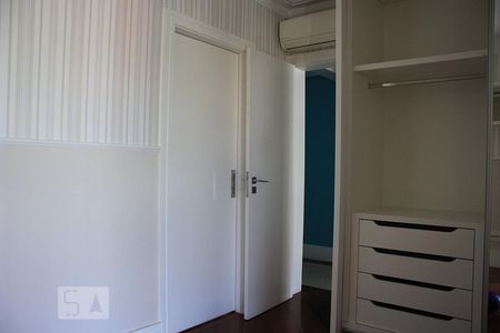Apartamento à venda com 211m², 5 quartos e 3 vagasQuarto 2 