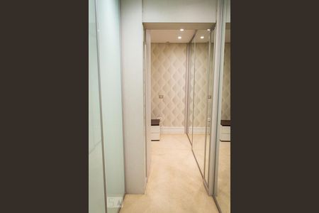 Apartamento à venda com 211m², 5 quartos e 3 vagas Apartamento à venda com 211m², 5 quartos e 3 vagasCloset Quarto 5 - Suíte