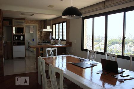 Apartamento à venda com 211m², 5 quartos e 3 vagasCozinha 
