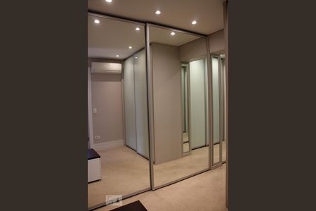 Apartamento à venda com 211m², 5 quartos e 3 vagasCloset Quarto 5 - Suíte 