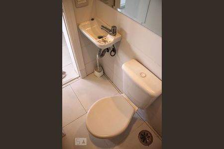 Apartamento à venda com 211m², 5 quartos e 3 vagasBanheiro da Área de Serviço 