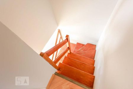 Casa de condomínio para alugar com 79m², 3 quartos e 1 vagaEscada