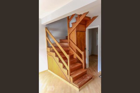 Casa de condomínio para alugar com 79m², 3 quartos e 1 vagaEscada