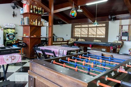 Casa à venda com 220m², 2 quartos e 2 vagas Casa à venda com 220m², 2 quartos e 2 vagasSalão de Festa