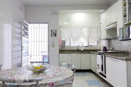 Casa à venda com 220m², 2 quartos e 2 vagas Casa à venda com 220m², 2 quartos e 2 vagasCozinha