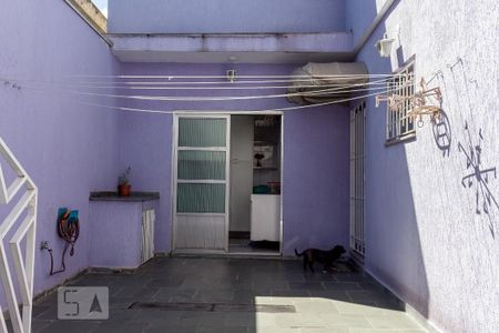Casa à venda com 220m², 2 quartos e 2 vagas Casa à venda com 220m², 2 quartos e 2 vagasQuintal