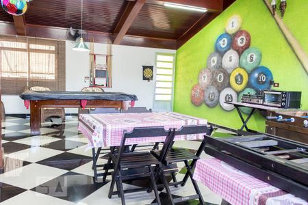 Casa à venda com 220m², 2 quartos e 2 vagas Casa à venda com 220m², 2 quartos e 2 vagasSalão de Festa