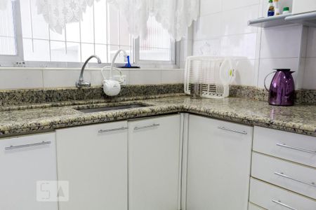 Casa à venda com 220m², 2 quartos e 2 vagas Casa à venda com 220m², 2 quartos e 2 vagasDetalhe Pia Cozinha