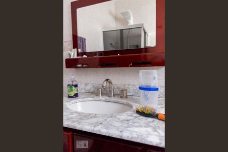 Casa à venda com 220m², 2 quartos e 2 vagas Casa à venda com 220m², 2 quartos e 2 vagasDetalhe gabinete da Suíte