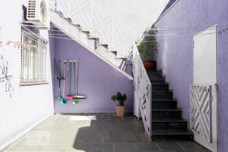 Casa à venda com 220m², 2 quartos e 2 vagas Casa à venda com 220m², 2 quartos e 2 vagasQuintal