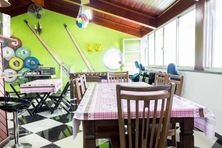 Casa à venda com 220m², 2 quartos e 2 vagas Casa à venda com 220m², 2 quartos e 2 vagasSalão de Festa