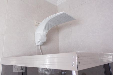 Casa à venda com 220m², 2 quartos e 2 vagas Casa à venda com 220m², 2 quartos e 2 vagasChuveiro da Suíte