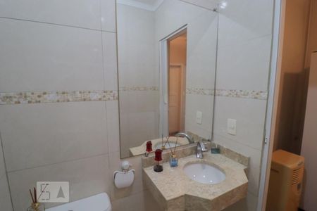 Casa à venda com 175m², 3 quartos e 2 vagasBanheiro