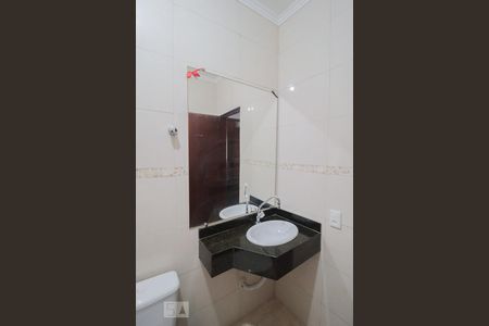 Casa à venda com 175m², 3 quartos e 2 vagasBanheiro