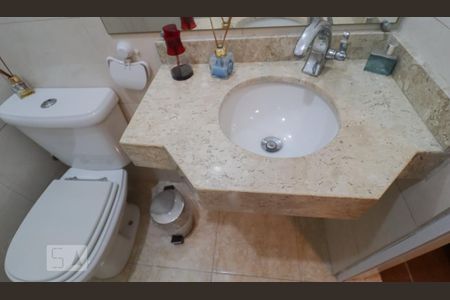 Casa à venda com 175m², 3 quartos e 2 vagasBanheiro