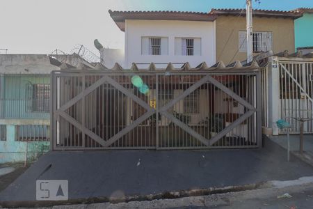 Casa à venda com 175m², 3 quartos e 2 vagasFachada