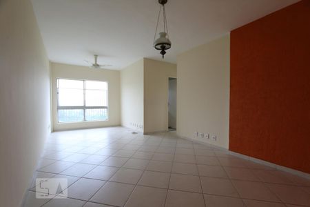 Sala de apartamento para alugar com 2 quartos, 74m² em Freguesia de Jacarepaguá, Rio de Janeiro