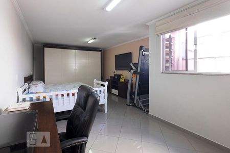Suíte de casa à venda com 4 quartos, 250m² em Vila Pompéia, São Paulo