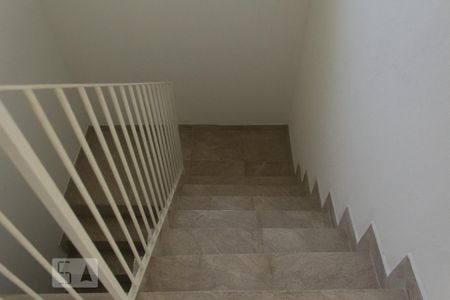Escada de casa para alugar com 3 quartos, 125m² em Jardim Eliane, Cotia