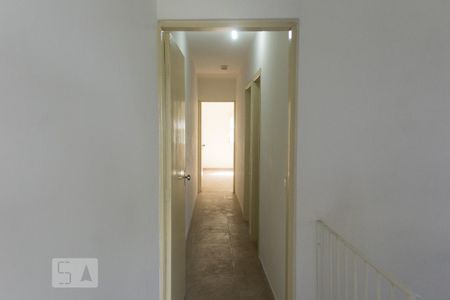 Corredor de casa para alugar com 3 quartos, 125m² em Jardim Eliane, Cotia