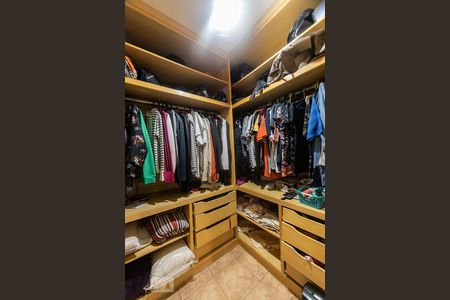 Casa à venda com 300m², 2 quartos e 1 vaga Casa à venda com 300m², 2 quartos e 1 vagaCloset Quarto 2