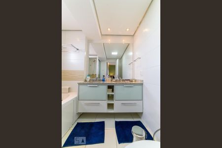 Apartamento à venda com 180m², 3 quartos e 2 vagas Apartamento à venda com 180m², 3 quartos e 2 vagasBanheiro da Suíte 3 - Detalhes