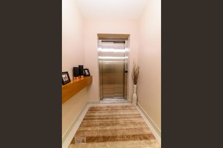 Apartamento à venda com 180m², 3 quartos e 2 vagas Apartamento à venda com 180m², 3 quartos e 2 vagasHall de Entrada