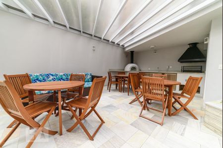 Apartamento à venda com 180m², 3 quartos e 2 vagas Apartamento à venda com 180m², 3 quartos e 2 vagasÁrea comum - Churrasqueira