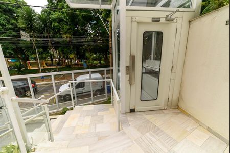 Apartamento à venda com 180m², 3 quartos e 2 vagas Apartamento à venda com 180m², 3 quartos e 2 vagasfachada