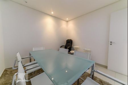 Apartamento à venda com 180m², 3 quartos e 2 vagas Apartamento à venda com 180m², 3 quartos e 2 vagasÁrea comum - Home Office