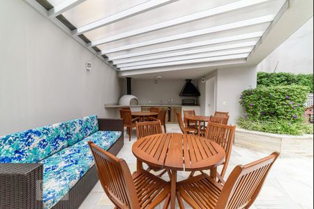 Apartamento à venda com 180m², 3 quartos e 2 vagas Apartamento à venda com 180m², 3 quartos e 2 vagasÁrea comum - Churrasqueira