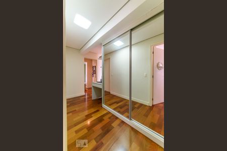 Apartamento à venda com 180m², 3 quartos e 2 vagas Apartamento à venda com 180m², 3 quartos e 2 vagasCorredor