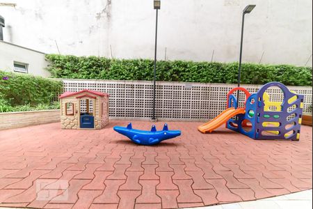 Apartamento à venda com 180m², 3 quartos e 2 vagas Apartamento à venda com 180m², 3 quartos e 2 vagasÁrea Comum - Playground