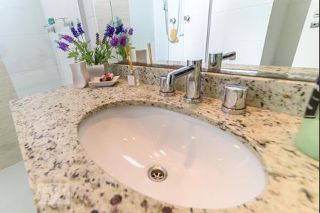 Apartamento à venda com 180m², 3 quartos e 2 vagas Apartamento à venda com 180m², 3 quartos e 2 vagasBanheiro da Suíte 1