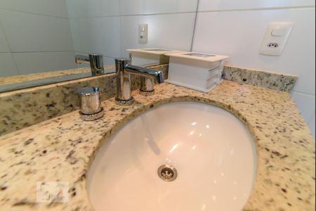 Apartamento à venda com 180m², 3 quartos e 2 vagas Apartamento à venda com 180m², 3 quartos e 2 vagasBanheiro da Suíte 2 - detalhes