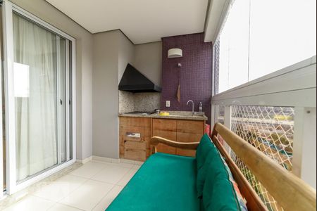 Apartamento à venda com 180m², 3 quartos e 2 vagas Apartamento à venda com 180m², 3 quartos e 2 vagasVaranda gourmet