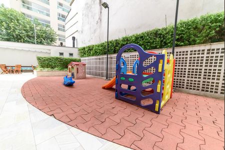 Apartamento à venda com 180m², 3 quartos e 2 vagas Apartamento à venda com 180m², 3 quartos e 2 vagasÁrea Comum - Playground