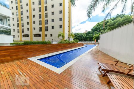 Apartamento à venda com 180m², 3 quartos e 2 vagas Apartamento à venda com 180m², 3 quartos e 2 vagasÁrea comum - Piscina