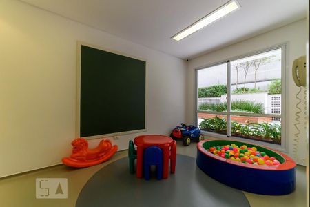 Apartamento à venda com 180m², 3 quartos e 2 vagas Apartamento à venda com 180m², 3 quartos e 2 vagasBrinquedoteca