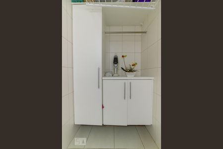 Apartamento à venda com 180m², 3 quartos e 2 vagas Apartamento à venda com 180m², 3 quartos e 2 vagasÁrea de Serviço - Armários