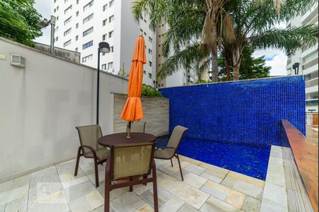 Apartamento à venda com 180m², 3 quartos e 2 vagas Apartamento à venda com 180m², 3 quartos e 2 vagasÁrea comum - Piscina