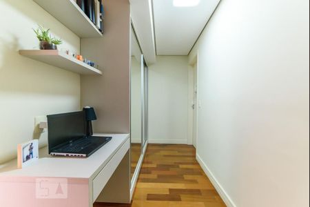 Apartamento à venda com 180m², 3 quartos e 2 vagas Apartamento à venda com 180m², 3 quartos e 2 vagasCorredor