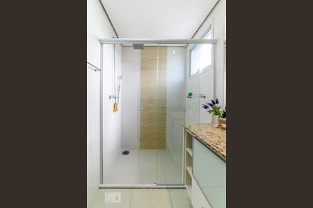 Apartamento à venda com 180m², 3 quartos e 2 vagas Apartamento à venda com 180m², 3 quartos e 2 vagasBanheiro da Suíte 1