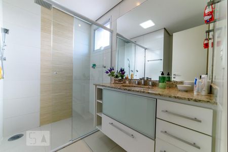 Apartamento à venda com 180m², 3 quartos e 2 vagas Apartamento à venda com 180m², 3 quartos e 2 vagasBanheiro da Suíte 1