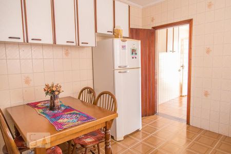 Casa à venda com 170m², 3 quartos e 2 vagas Casa à venda com 170m², 3 quartos e 2 vagasCozinha